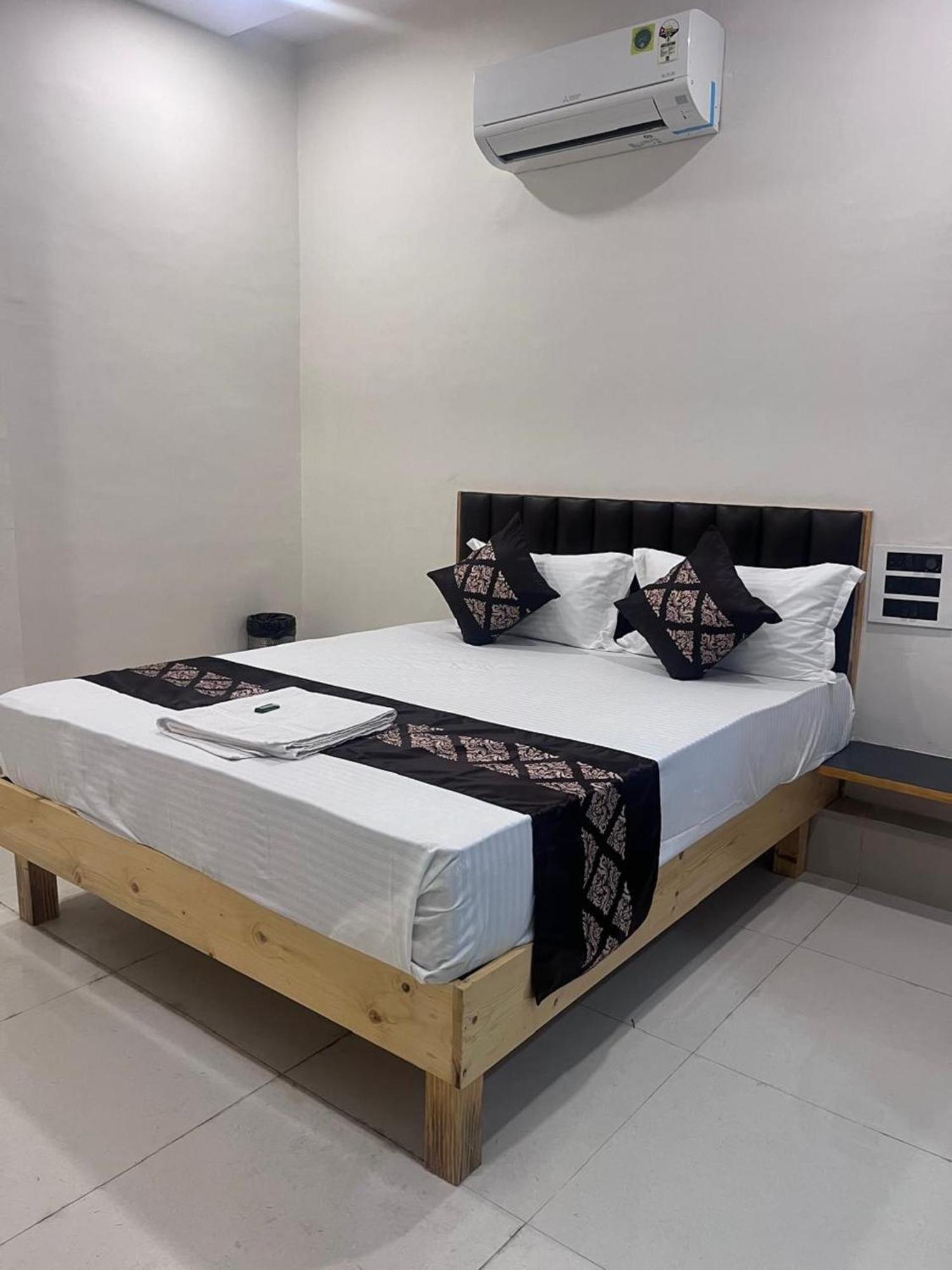 Vyara Hotel Hampton מראה חיצוני תמונה